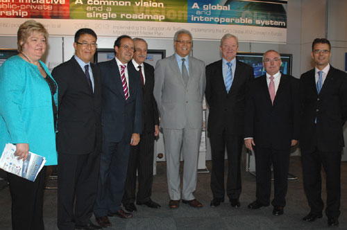Officials of ICAO, European Commission and Eurocontrol for the official picture with Patrick Ky, Executive Director SESAR Joint Undertaking Officials of ICAO, European Commission and Eurocontrol for the official picture with Patrick Ky, Executive Director SESAR Joint Undertaking